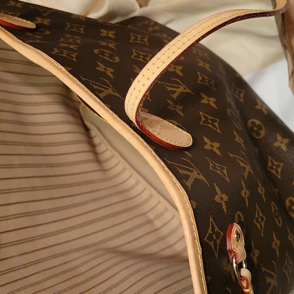 Authentic LV MM Neverful Tote2021 - Picture 10 of 17